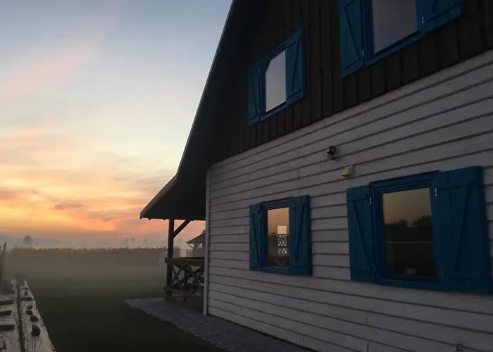 Dom Nad Morzem Witome بيت للعطل